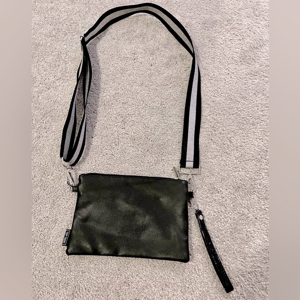 Top Trenz Black crossbody purse NWOT